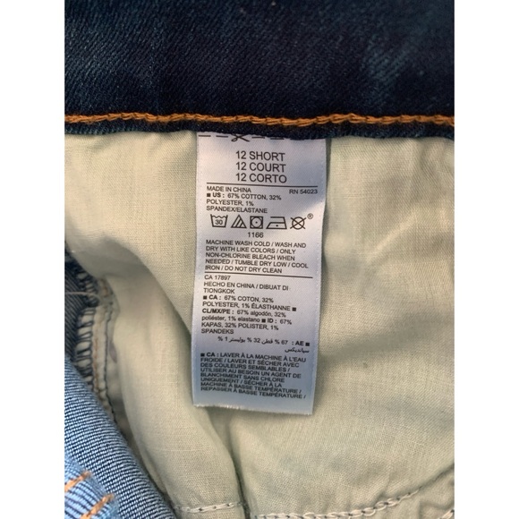 NWT Old Navy 12 Short Straight Leg Distressed Jeans - Picture 4 of 4